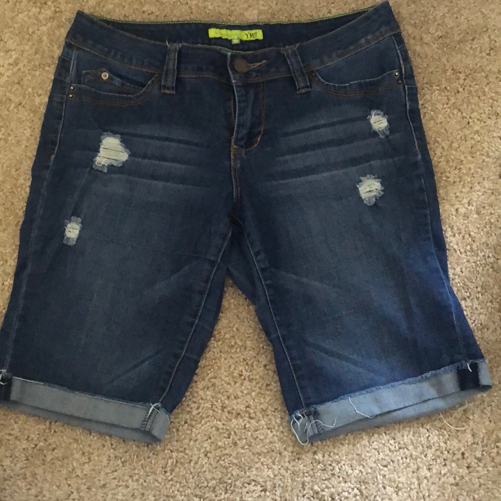 Middle Rise Shorts